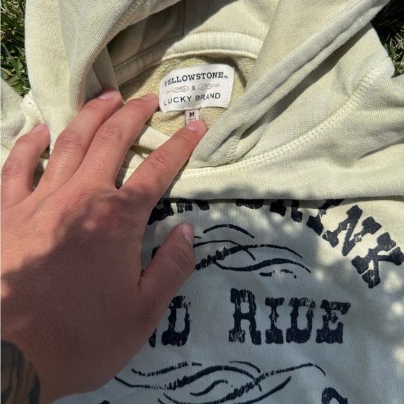 Yellowstone x Lucky Brand Graphic Hoodie NWOT - Picture 3 of 3